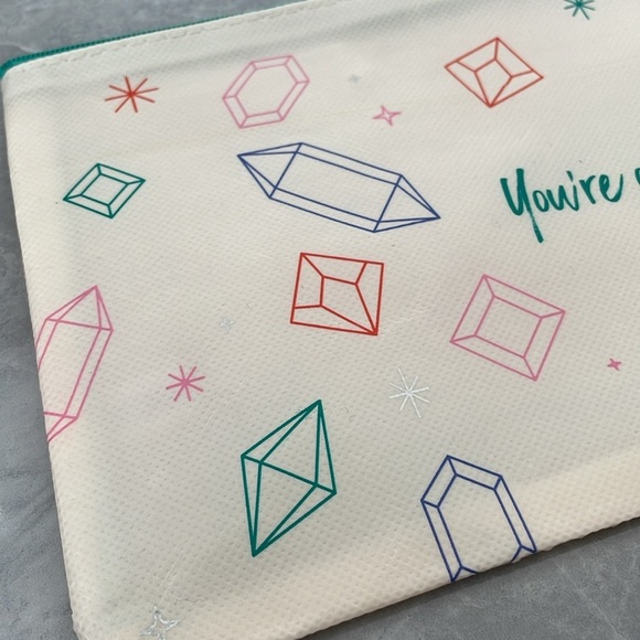 Thrive Causemetics “You’re A Gem” Makeup Bag - Picture 3 of 13